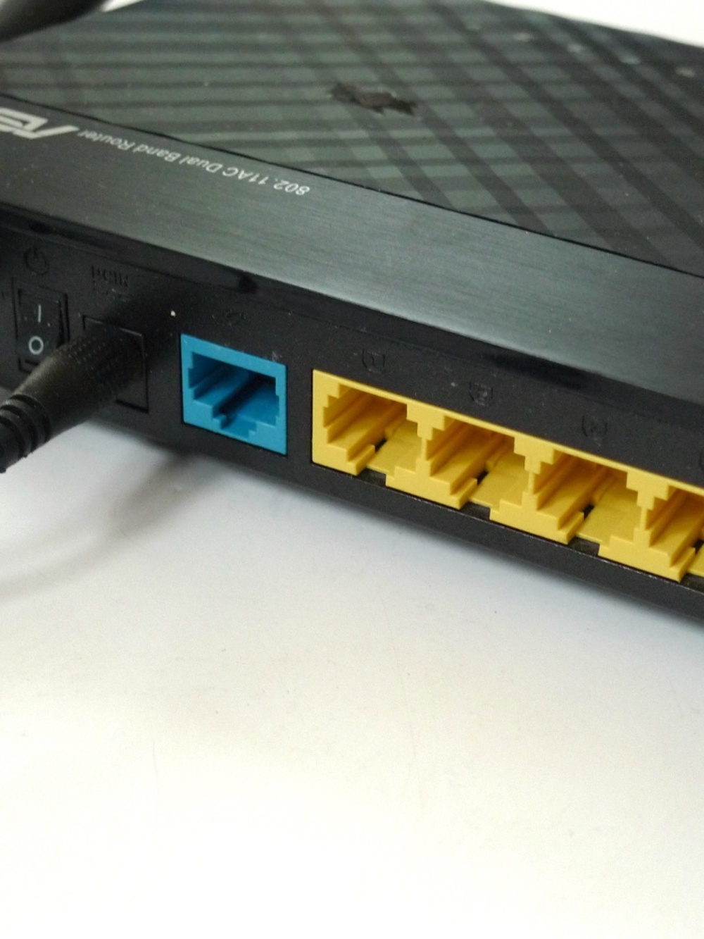 ASUS RT-AC1200 Dual Band WiFi Router - WIRELESS INTERNET - Picture 4 of 6